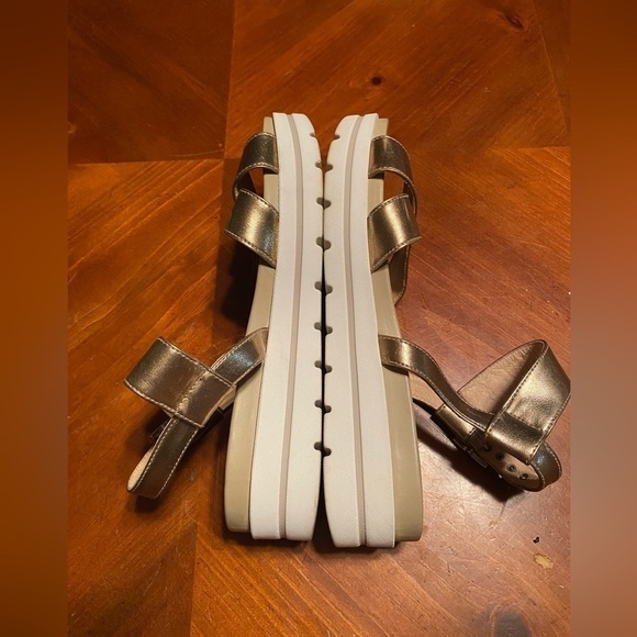 NeroGiardini Womens Size 37 (US 7) Leather Metallic Gold Flatform Sandals - Picture 5 of 16